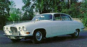 The Jaguar Mark X, 4.2 liter automatic with 245 hp, a luxury sedan of the sixties!