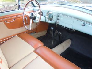 The Aurelia GT's interior featured a split front and one-piece rear bench seat, and the four-speed manual gearbox was shifted on the column; a popular and valuable option was the Nardi floor-shift conversion. 